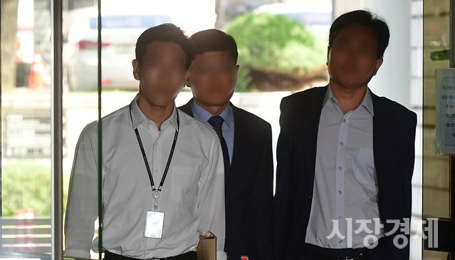 검찰에 출석하는 삼성바이오 임원들. 사진=이기륭 기자