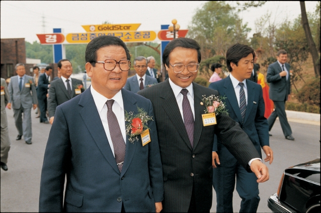 1987년 5월, 서울 우면동에 위치한 금성사 중앙연구소 준공식에 참석한 고 구자경 LG그룹 명예회장(왼쪽). 사진=LG