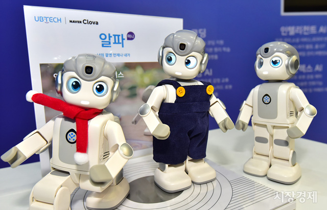 유비테크는 17일 서울 반포 세빛섬에서 한국 파트너 ㈜제이미디어에이터와 함께 ‘유비테크 론칭 인 코리아’ 행사를 개최, AI 휴머노이드 로봇 ‘알파미니’ 소개했다. 사진=이기륭