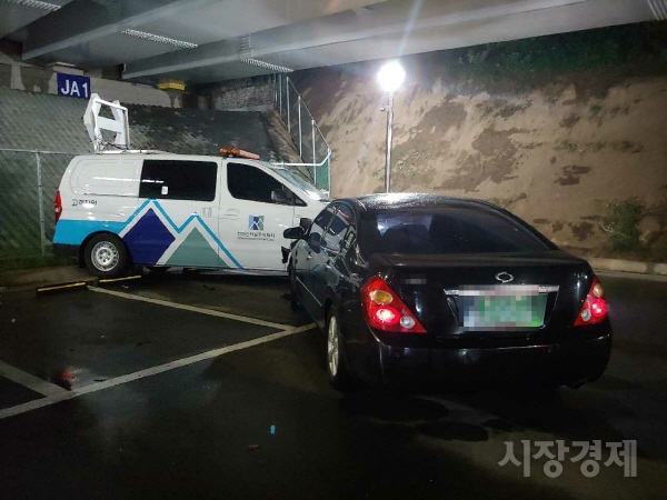 사고를 낸 SM5 차량의 모습,   사진=부산경찰청