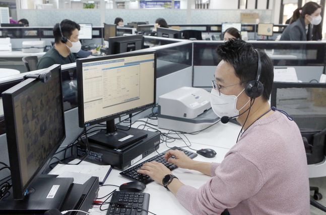 신한은행은 디지털영업부를 확대하고 서울 9개 지역 비대면 채널 선호 고객에게 전담 서비스를 제공키로 했다. 사진=신한은행 제공