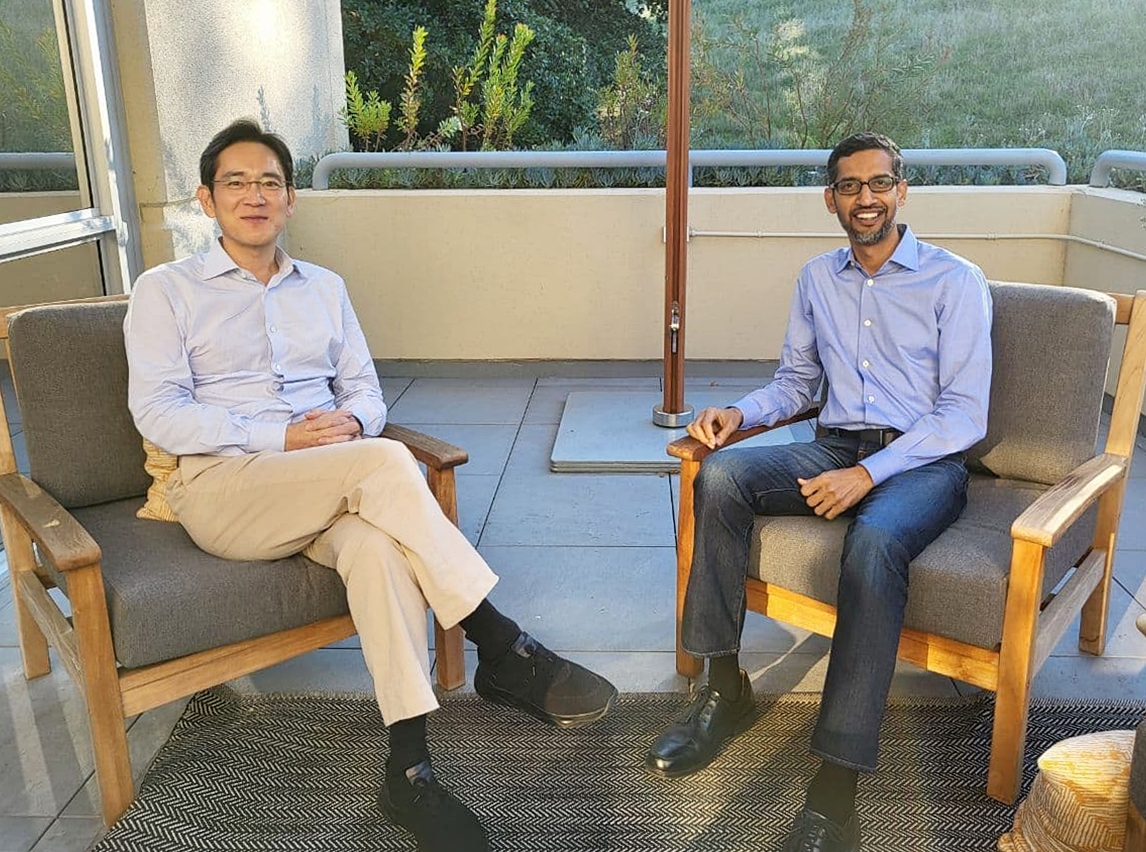 왼쪽부터 이재용 삼성전자 부회장, 순다르 피차이 구글 CEO. 사진=삼성전자