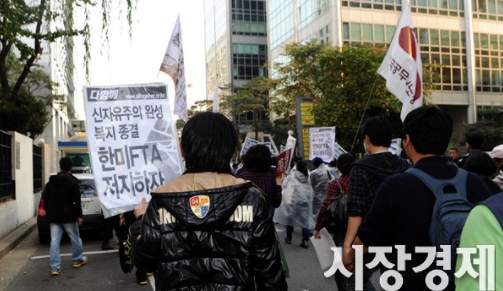 2011년 한미 FTA를 반대하는 시위대. 사진=시장경제DB