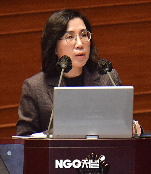 김현숙 여가부 장관. 이번 잼버리 파행 사태의 책임론에서 자유롭지 못한 상황에서 여러 구설에 올랐다.
